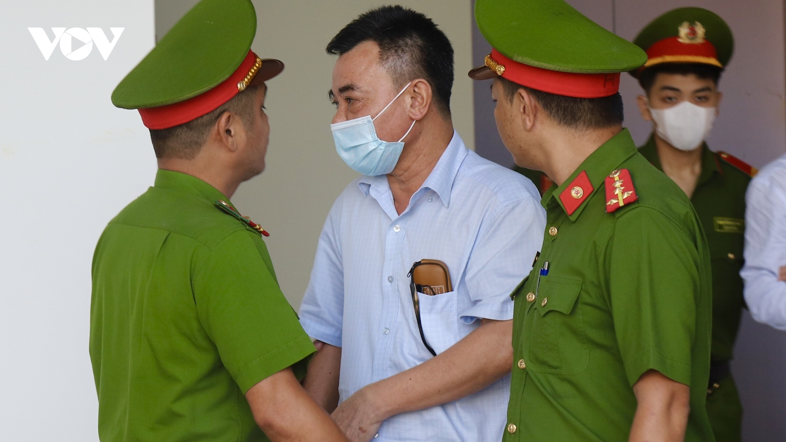 Cựu Phó Giám đốc Công an Hà Nội Nguyễn Anh Tuấn bật khóc tại tòa